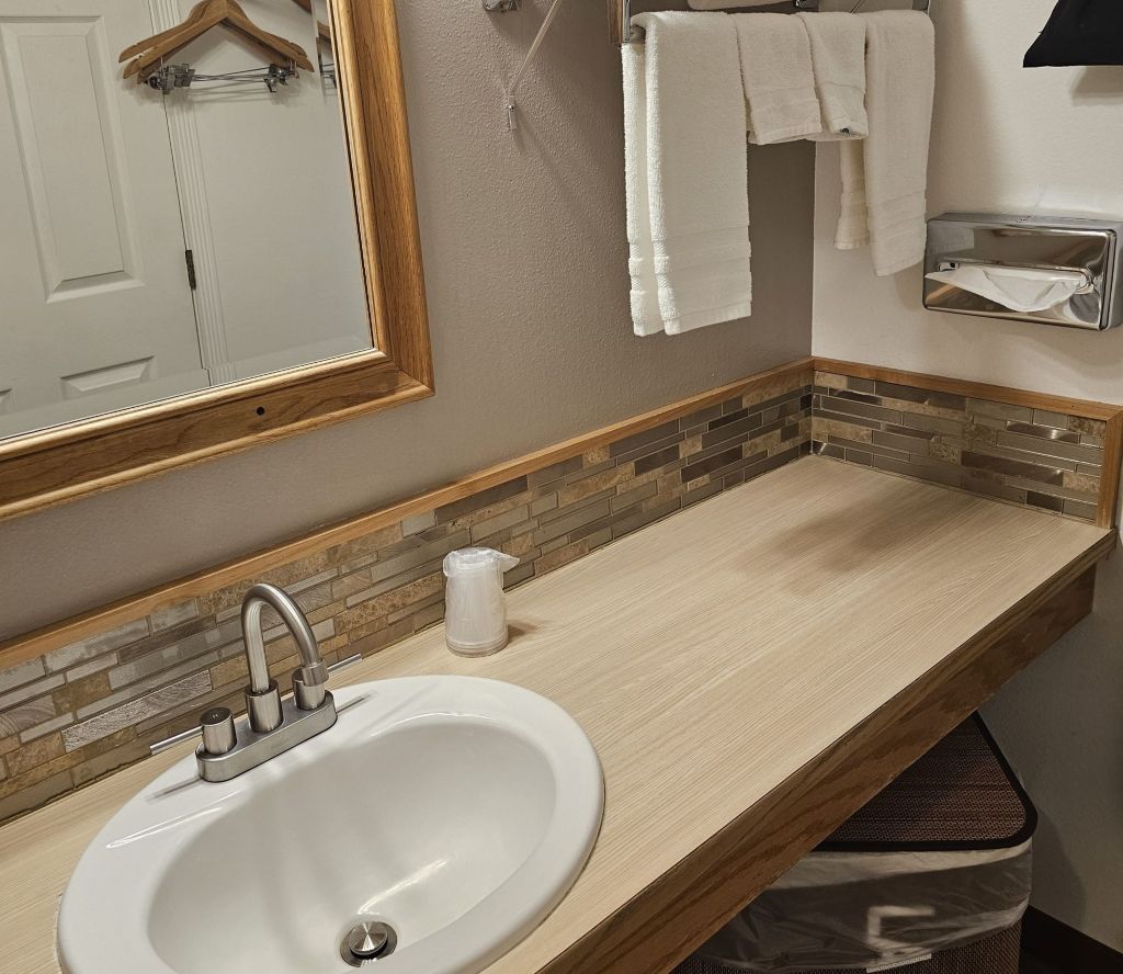 Double Queen room bathroom sink<br />
