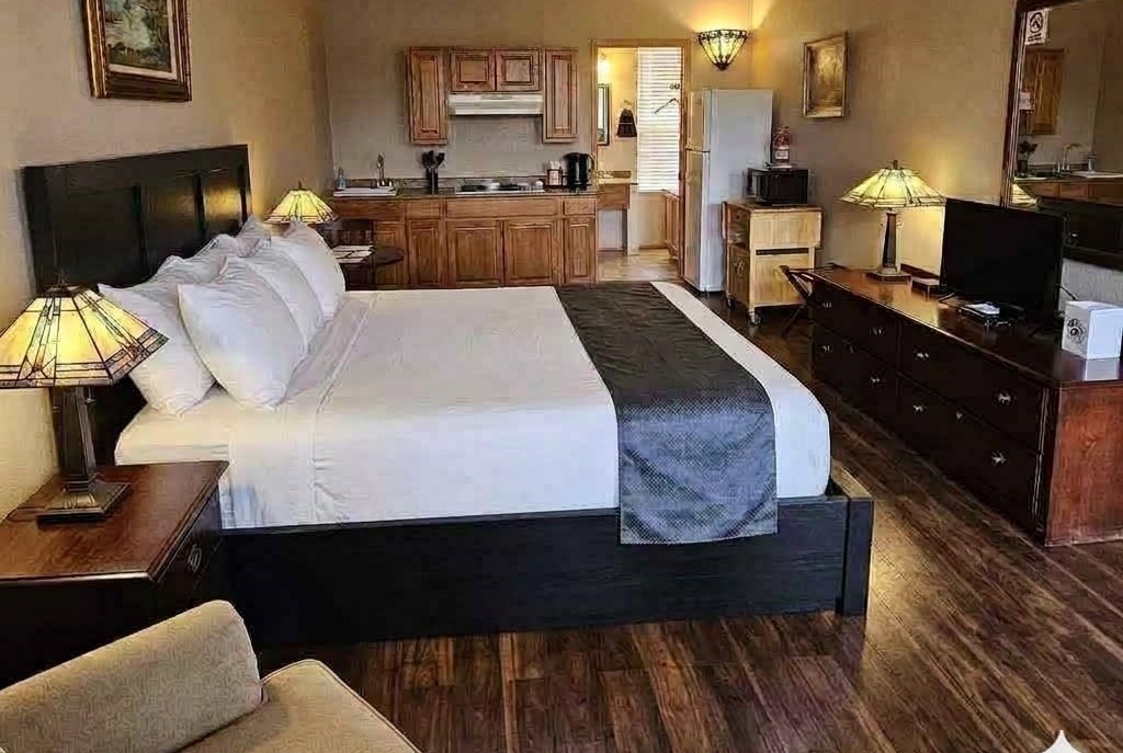 Room with kitchenette<br />
